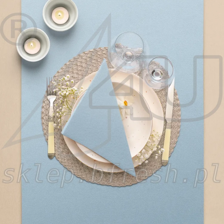serwetki-flizelinowe-jasnoniebieskie-40x40.webp